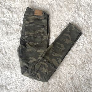 American Eagle Hi-Rise Jeggings in camo print